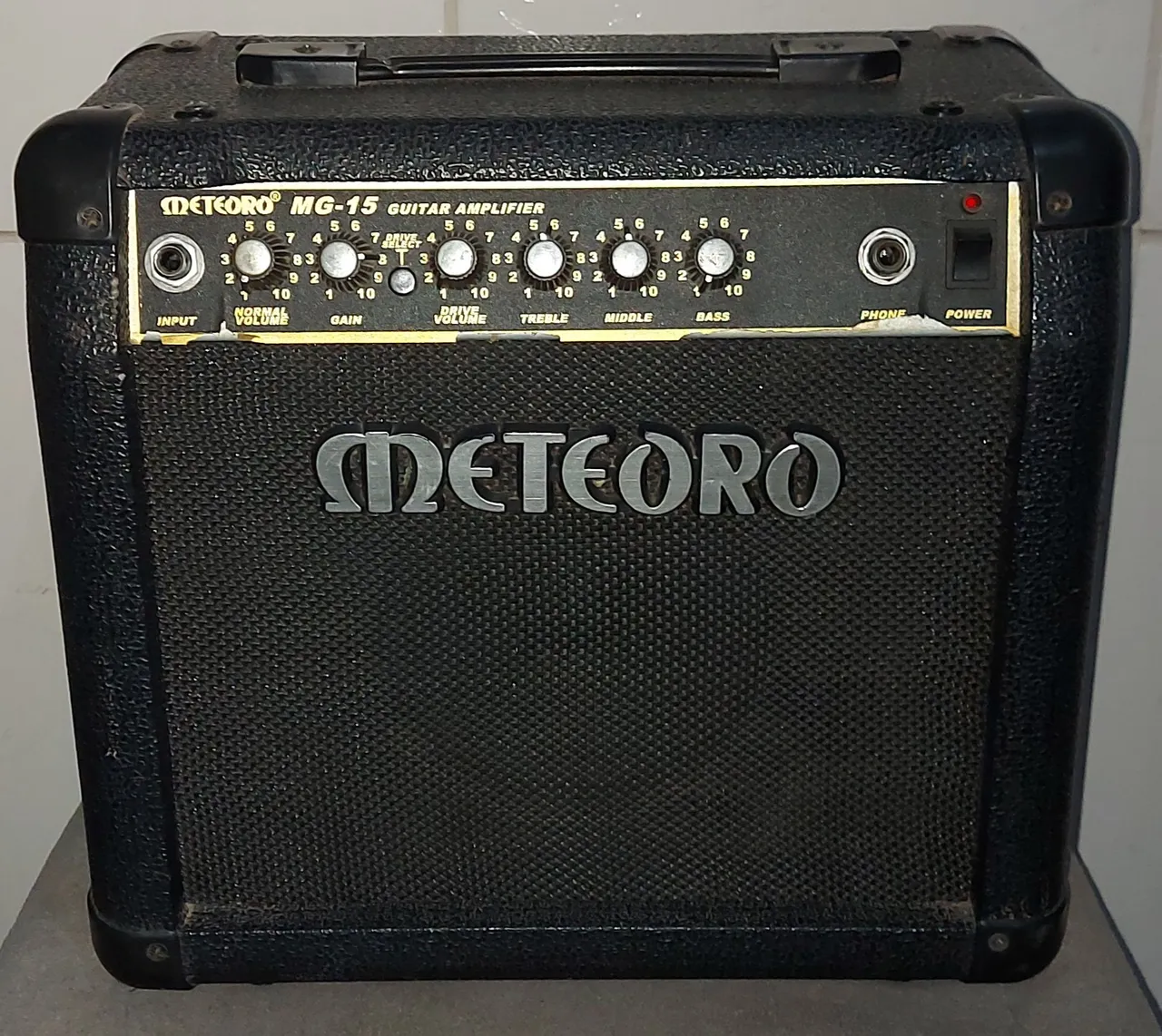Amplificador Meteoro MG-15 Guitar Amplifier