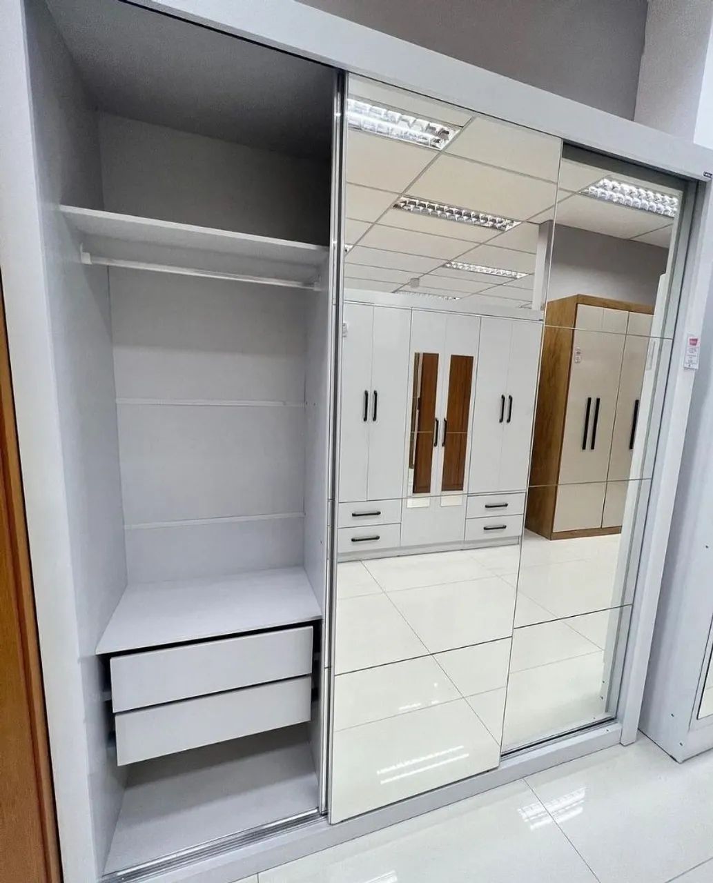 Guarda roupa todo espelhado  - Foto 3