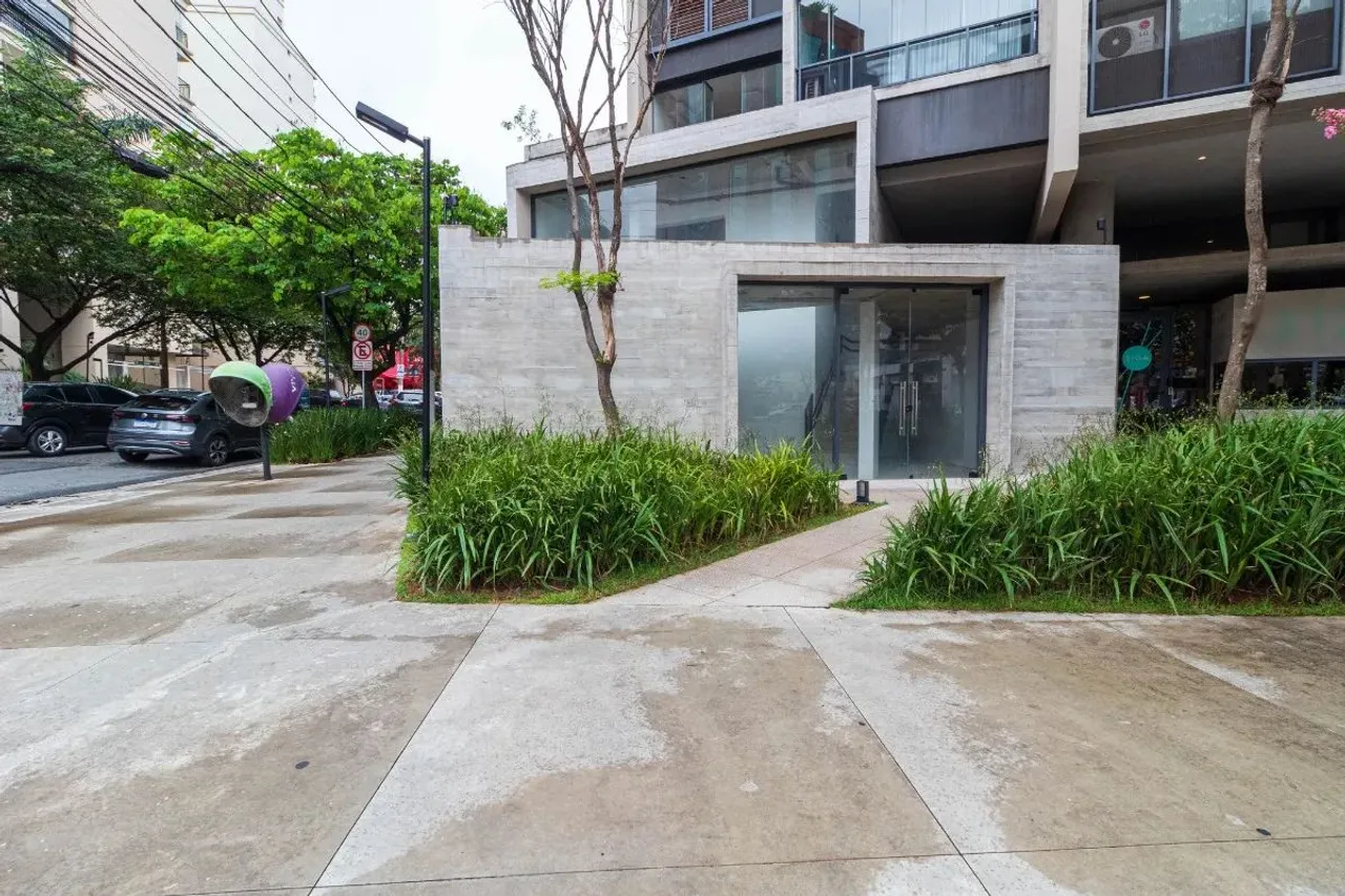 Loja de rua para venda e locação, 358m²