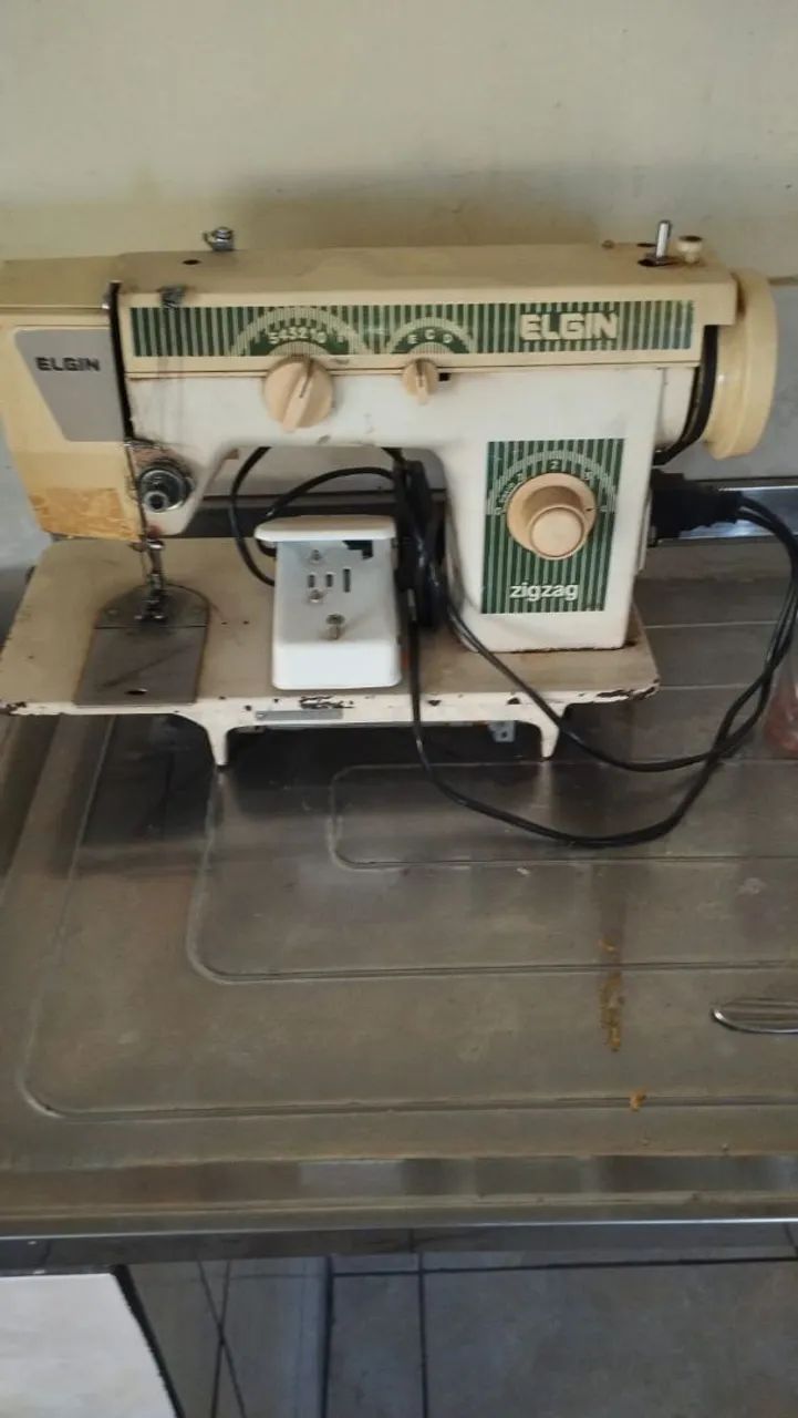 Máquina de costura Elgin64520785302401120