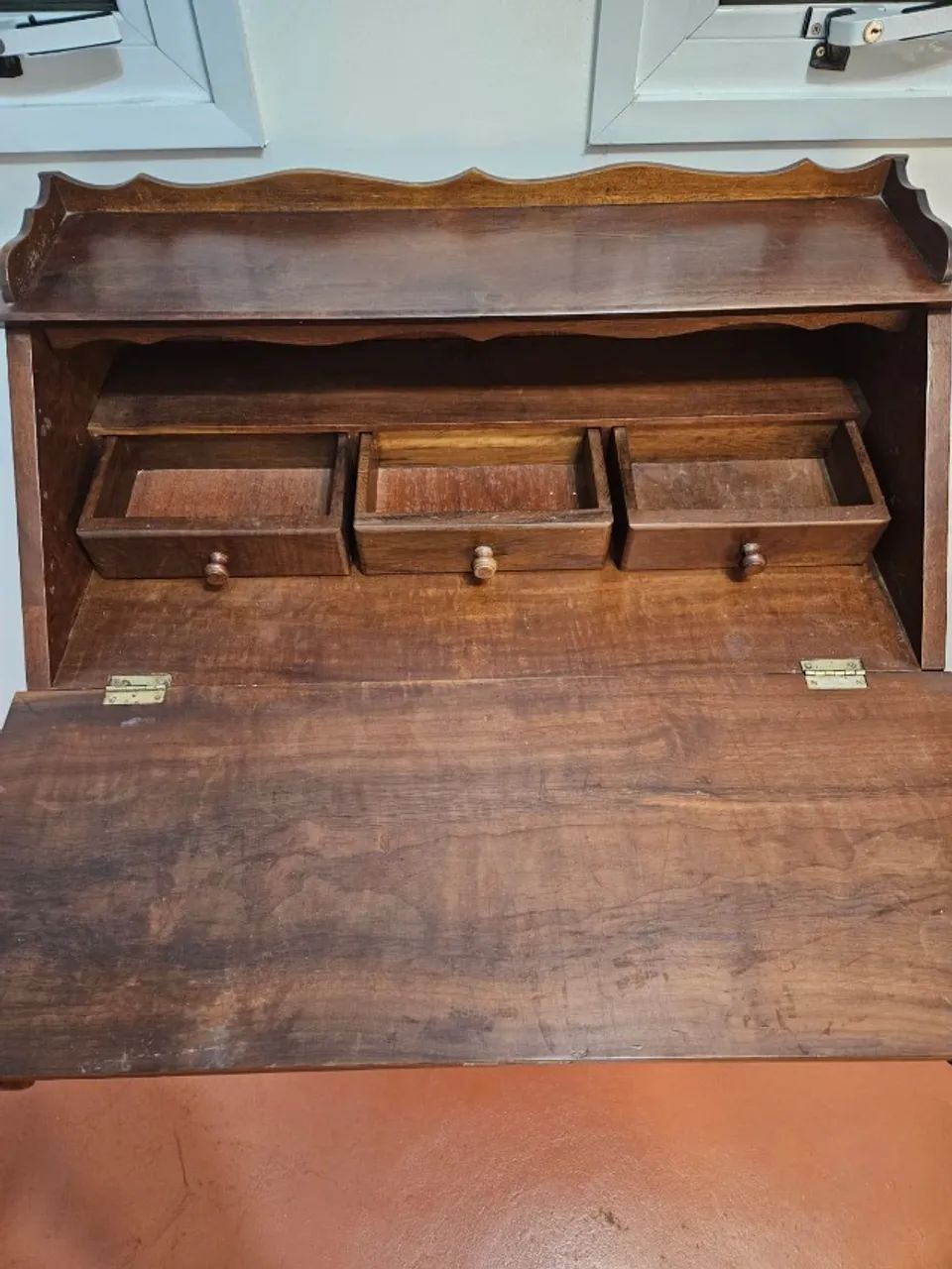 Antiga escrivaninha de madeira - estilo colonial - Foto 3