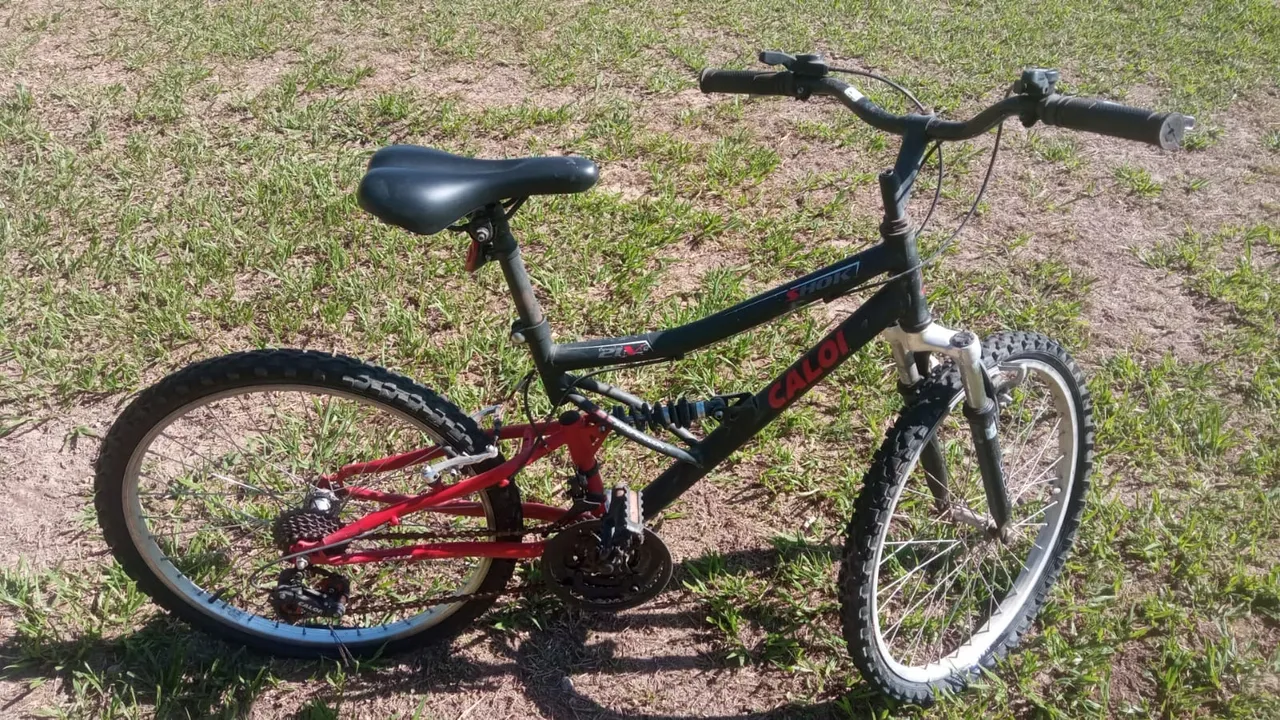 2 bicicletas uma Caloi e outra vulcano
