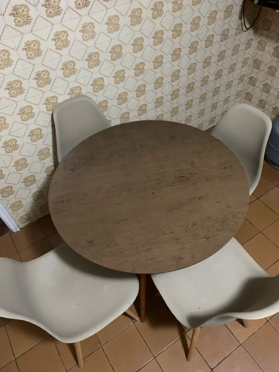 Mesa de Jantar com 4 Cadeiras - Foto 4