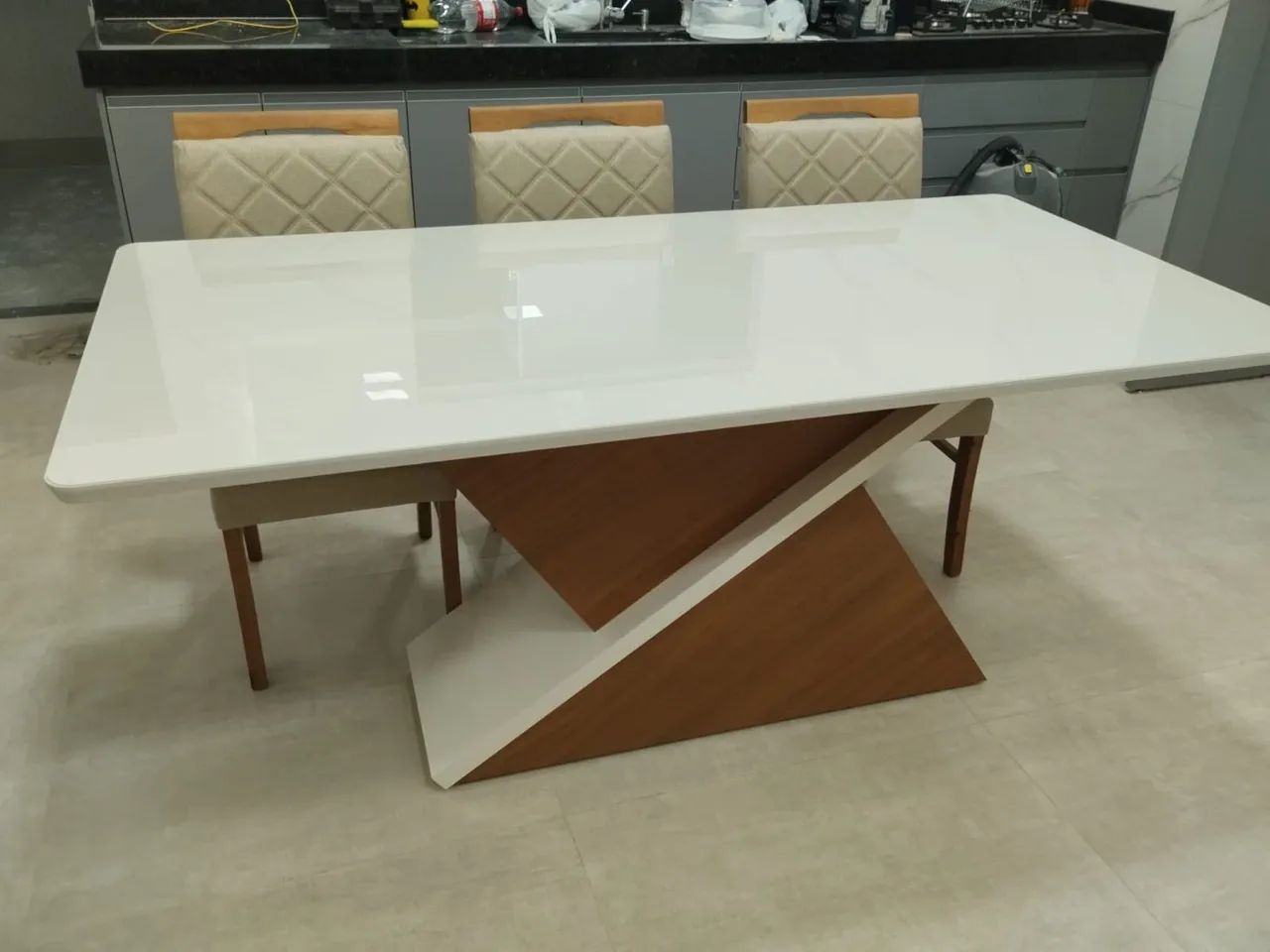 Mesa de jantar elegante com 6 cadeiras resistente madeira  - Foto 3