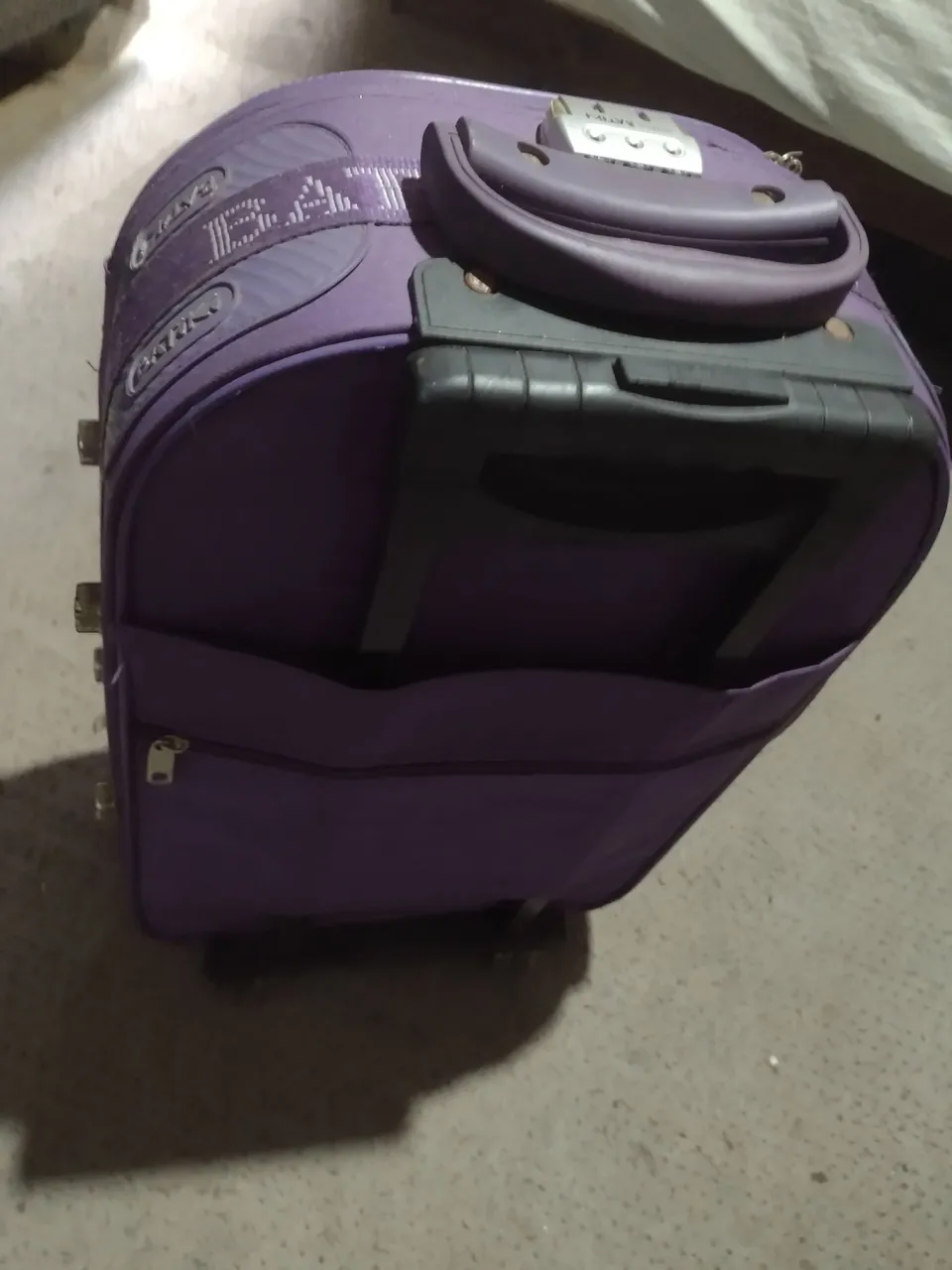 Baixou.pra vender logo...Maleta de viagem com rodízio e senha