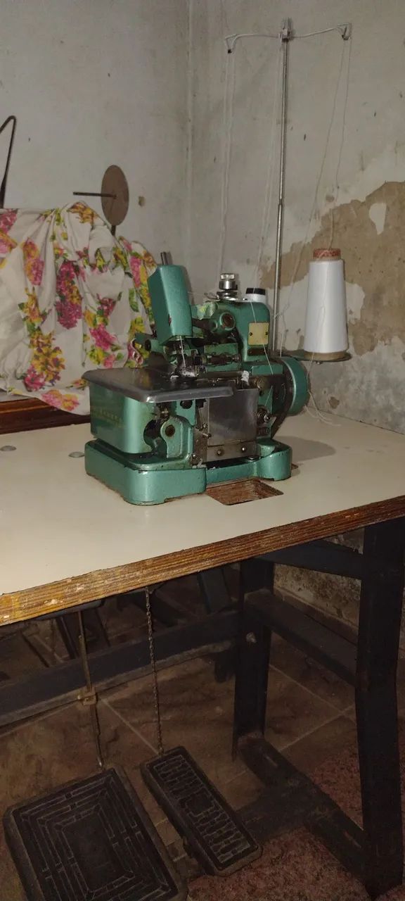 Máquina de Costura Overlock Industrial Chinesinha 