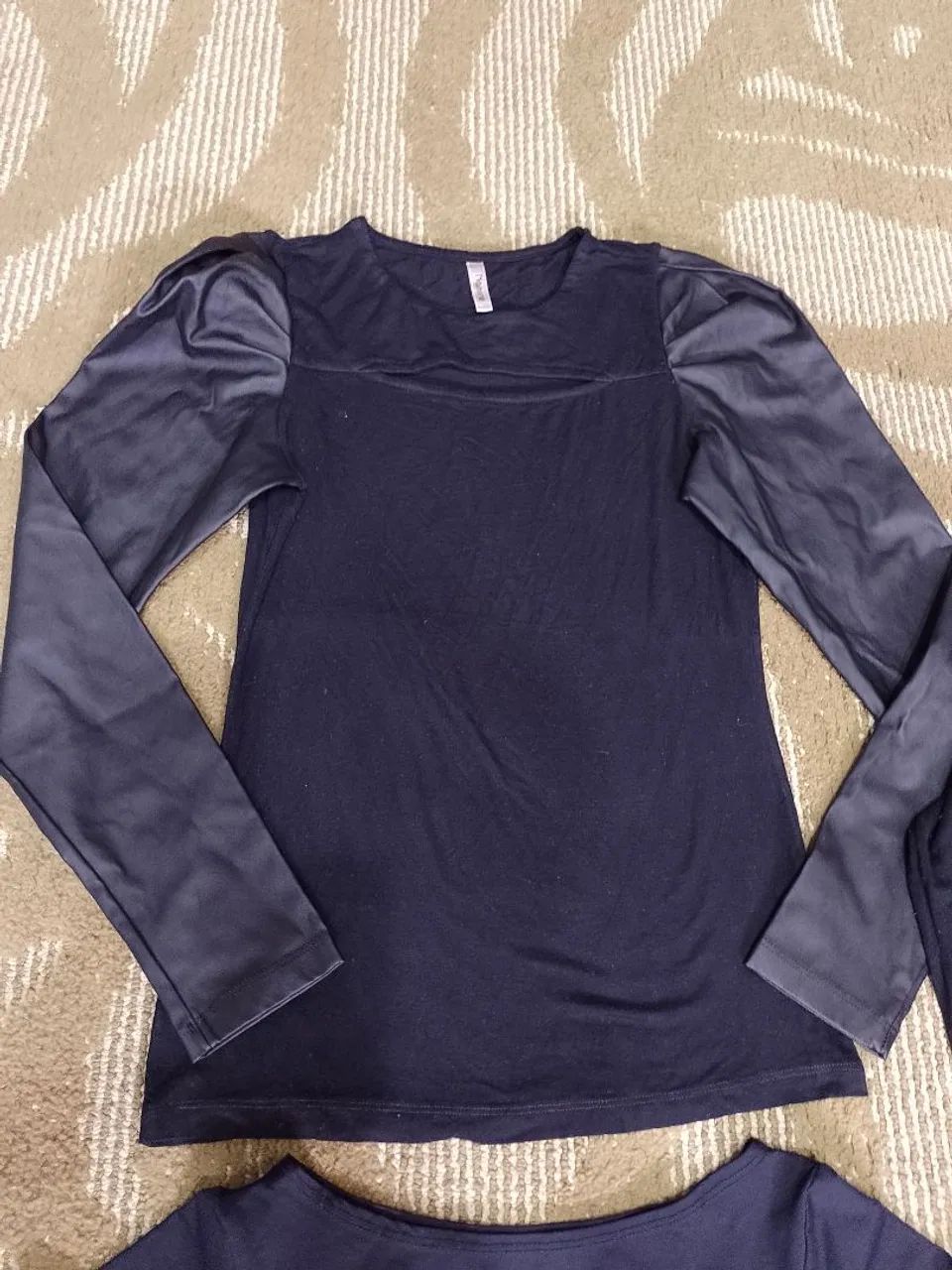 Kit com 3 blusas femininas - tamanho P - Foto 2