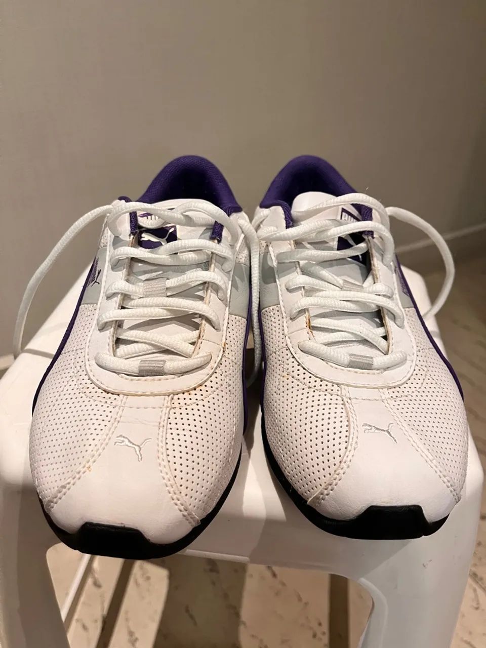 Tênis Puma Feminino Branco e Roxo n. 33