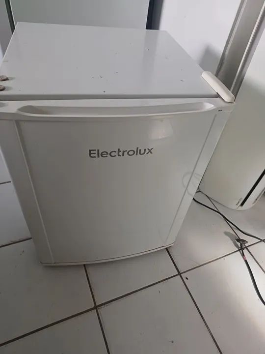 Mini Geladeira Electrolux Branca - Foto 6