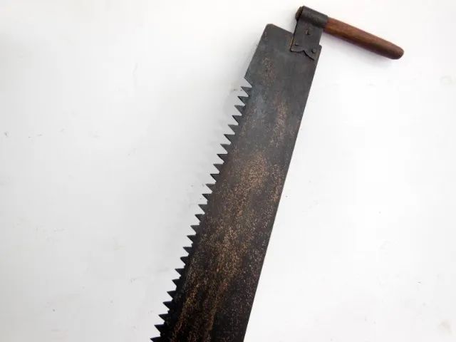 Ferramenta Antiga Serrote Modelo Traçador de Carpinteiro 1,60mt