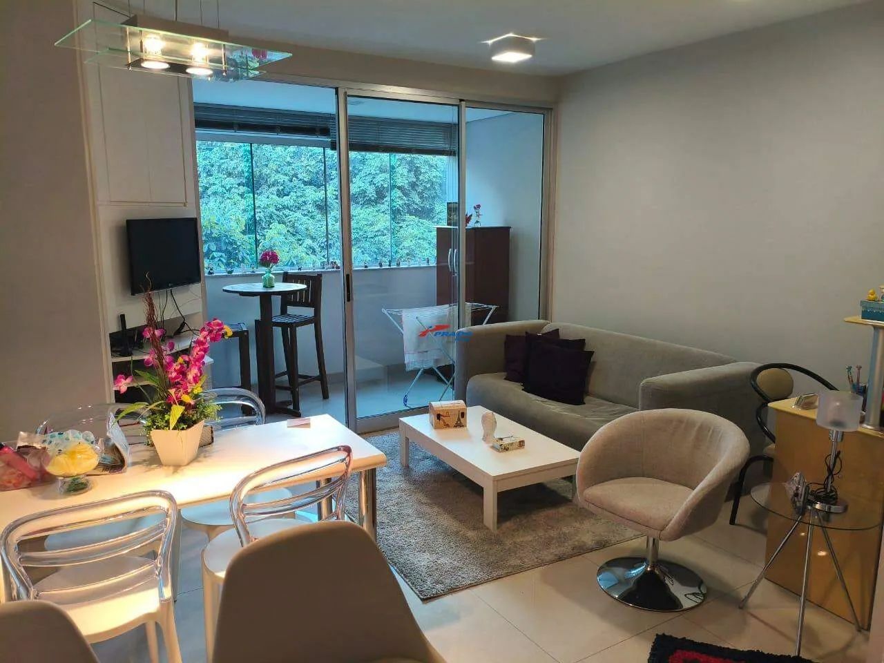APARTAMENTO 2 QUARTOS, VARANDA, SUÍTE, PORT. 24HS, ACADEMIA, 2 VAGAS
