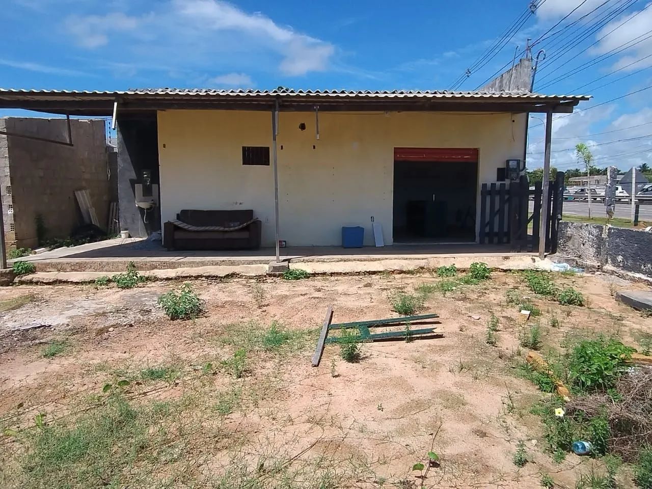 Alugo ponto comercial, na principal da barra nova.