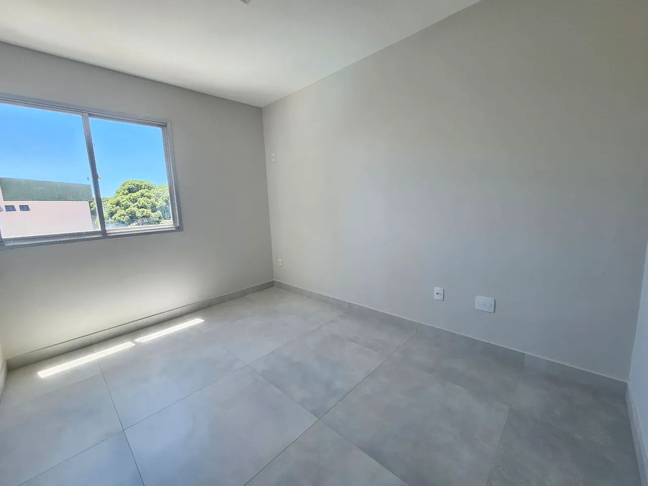 Lindo 2 quartos, 2 banheiros, elevador, varanda, sol da manhã, completamente reformado - Foto 5