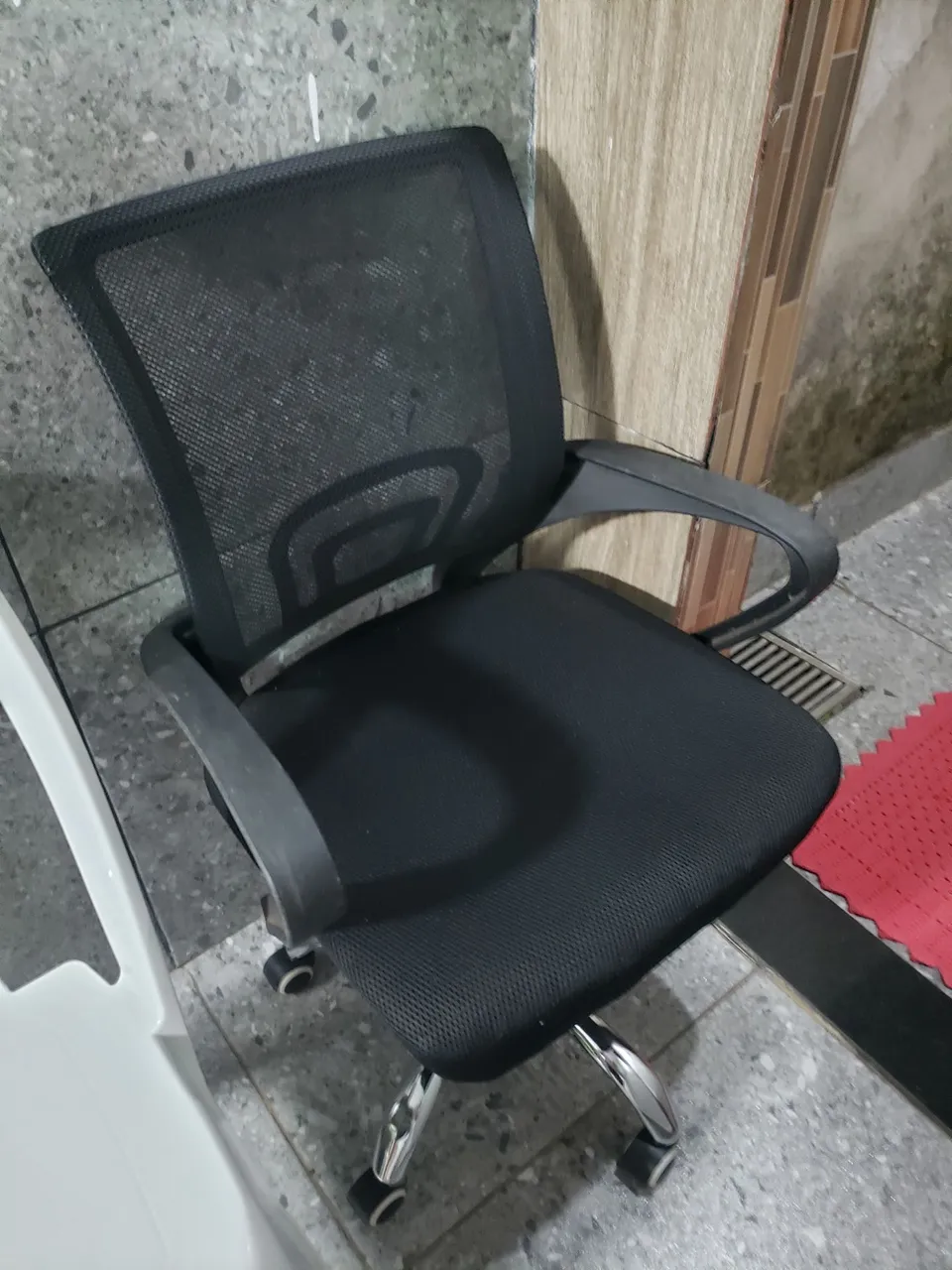 Cadeira de Escritório Ergonômica com Rodinhas