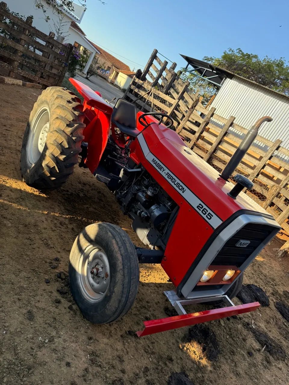 Trator Massey Ferguson 265 com direção hidráulica e freio banhado comando 