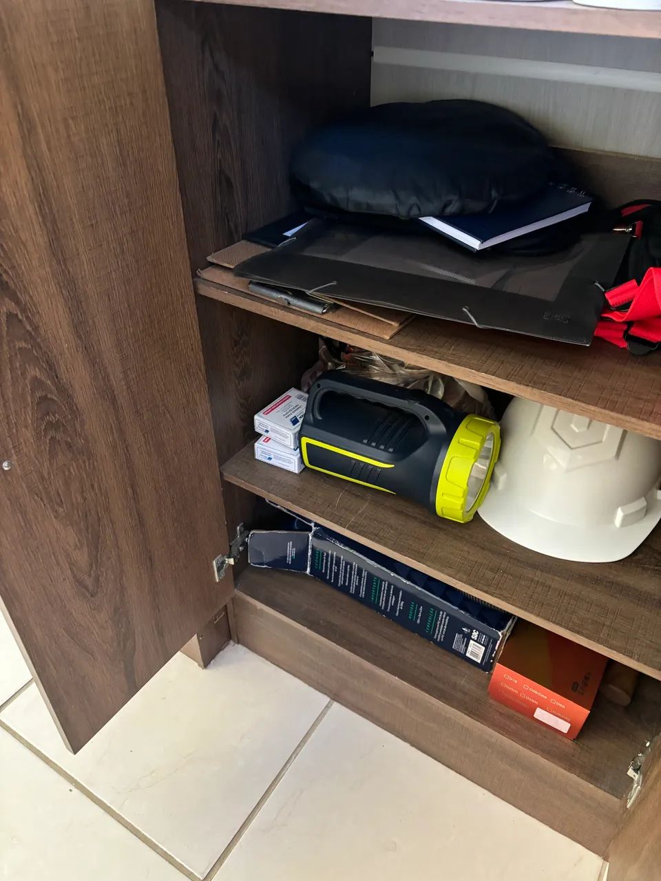 Armário multiuso marrom, duas portas64330721927937121