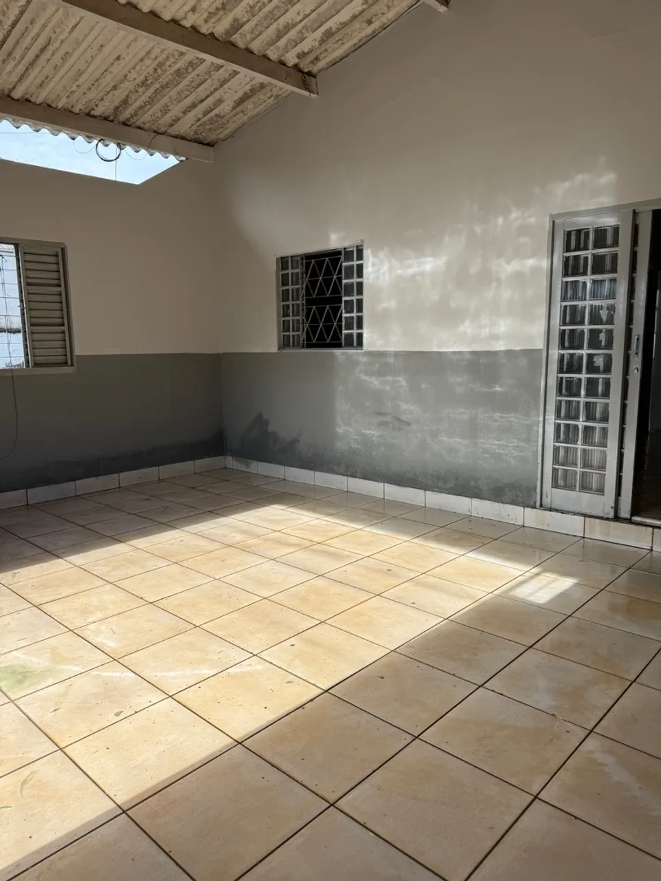Casa três quartos jardim Califórnia , quintal grande e garagem coberta