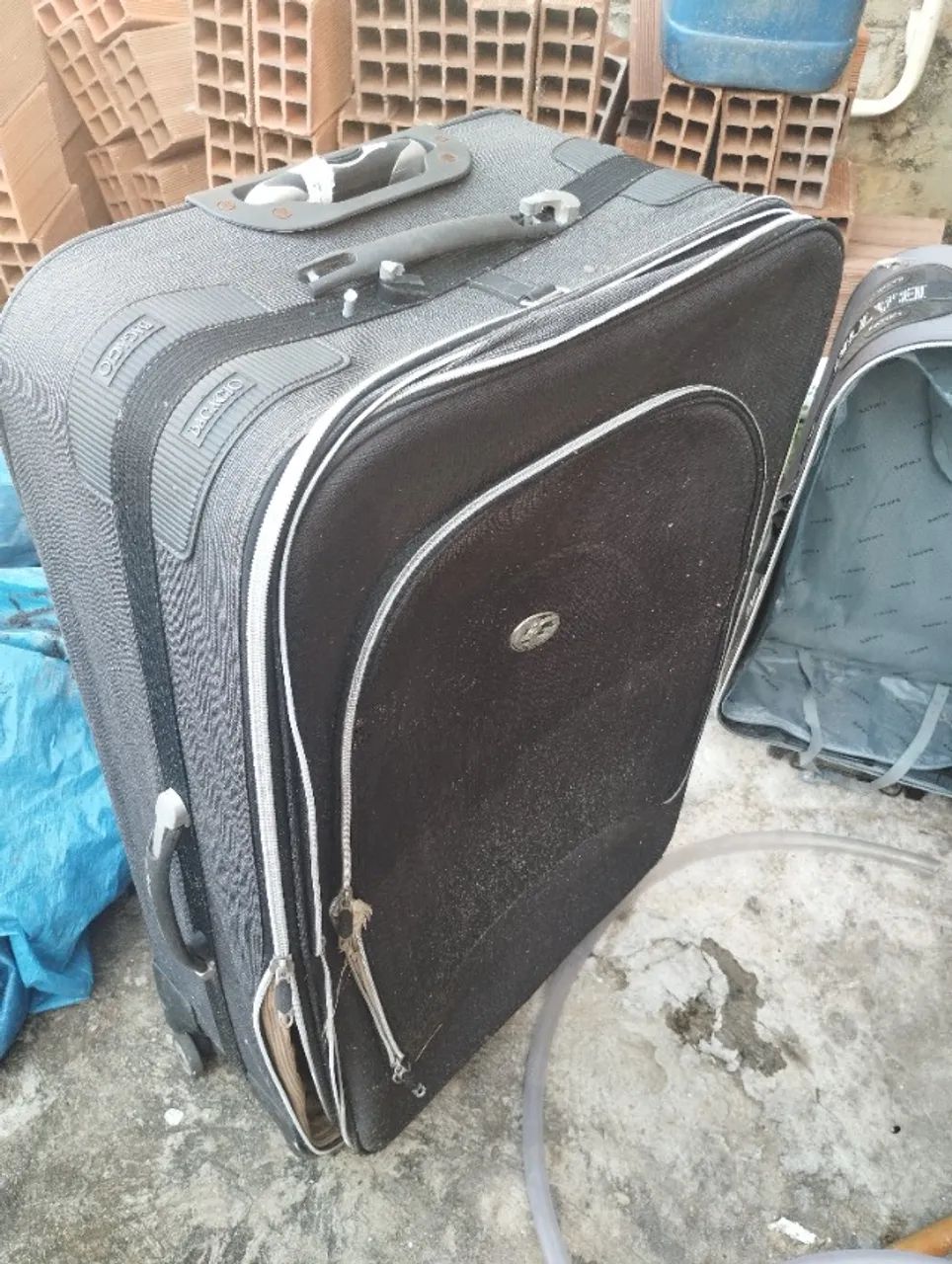 2 malas uma grande da Bagagio e outra média Batiki ideal para quem vai viajar  - Foto 5