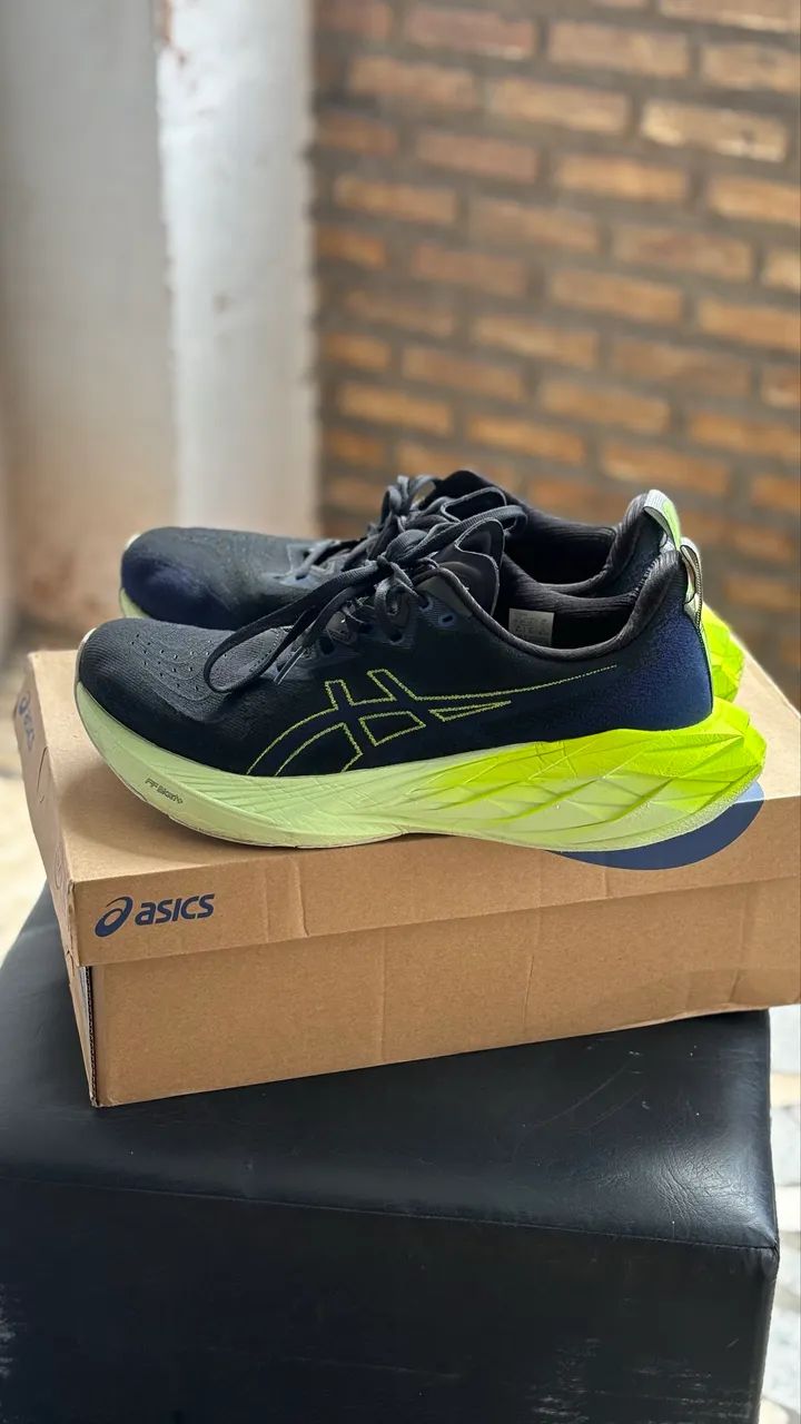 Asics Novablast 4 cor preta n42 - Bom estado - Foto 4