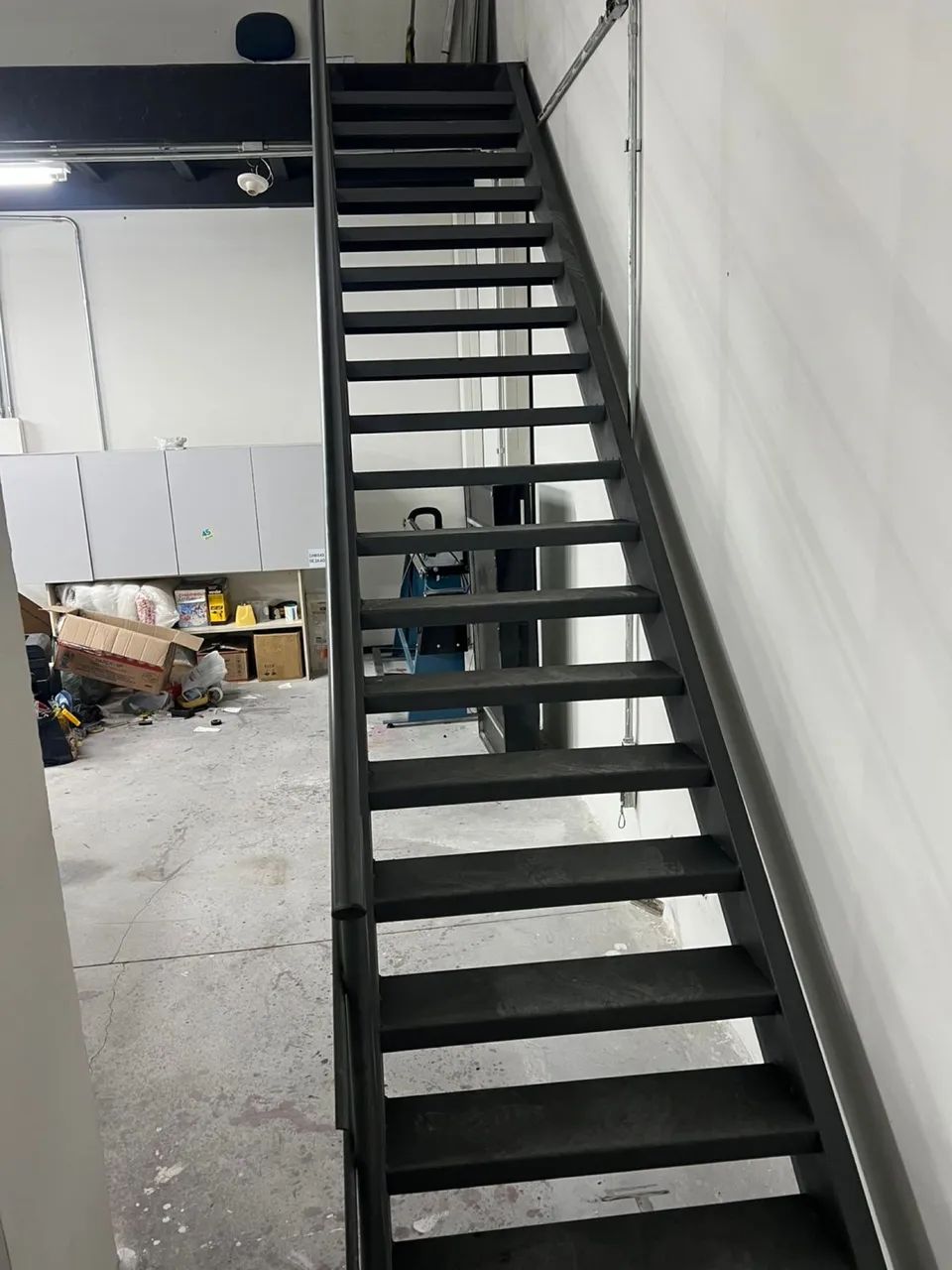 Escada de ferro reforçada nova