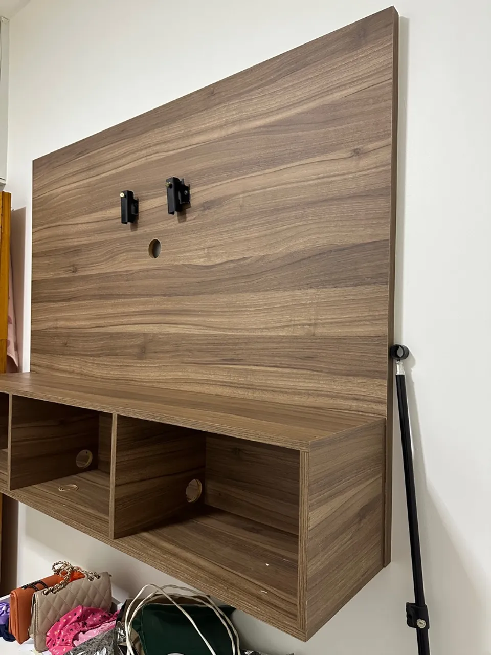 Painel para TV com nichos e suportes