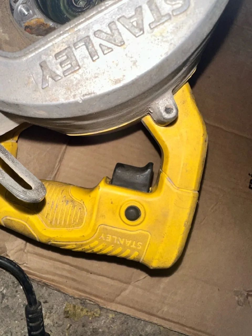 Serra mármore Stanley SPT115-BR tipo 10 127v defeito faltando peças  - Foto 4