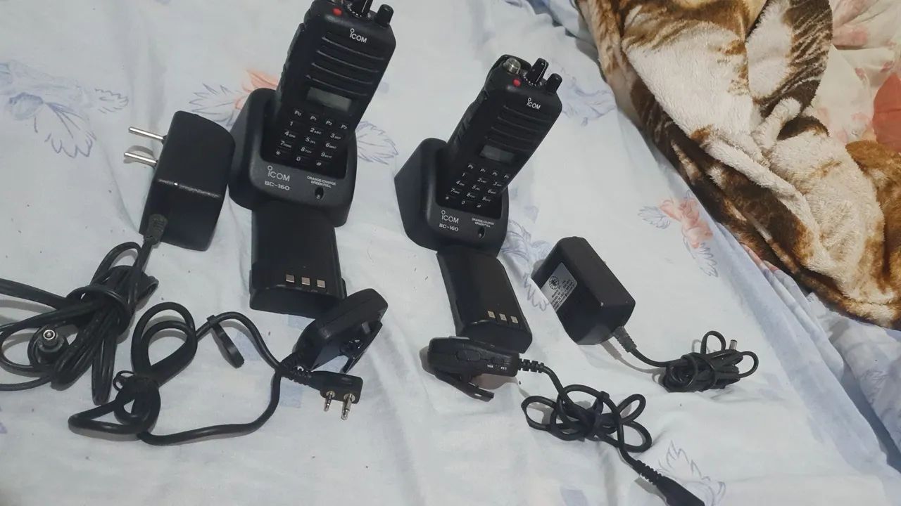 2 Walkie Talkies Icom IC-F33GT