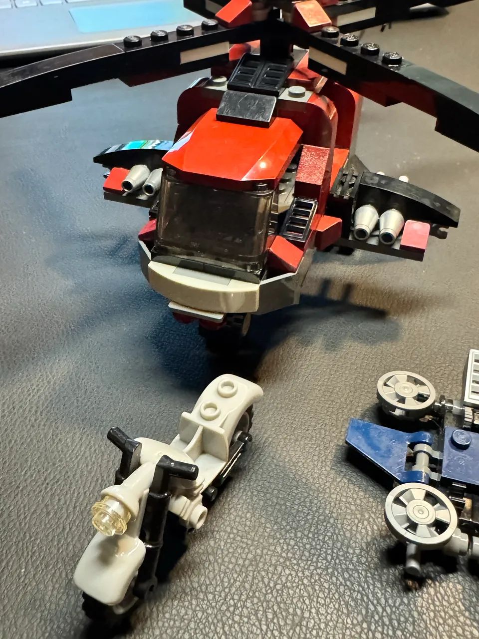Conjunto de veiculos e helicópteros Lego original - Foto 2