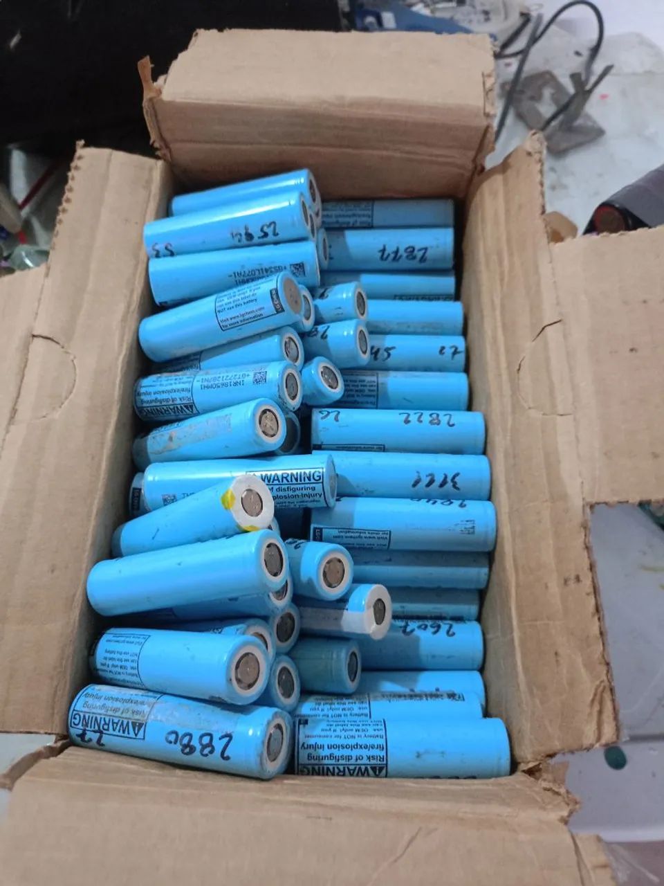 Baterias de lítio veículos elétricos.