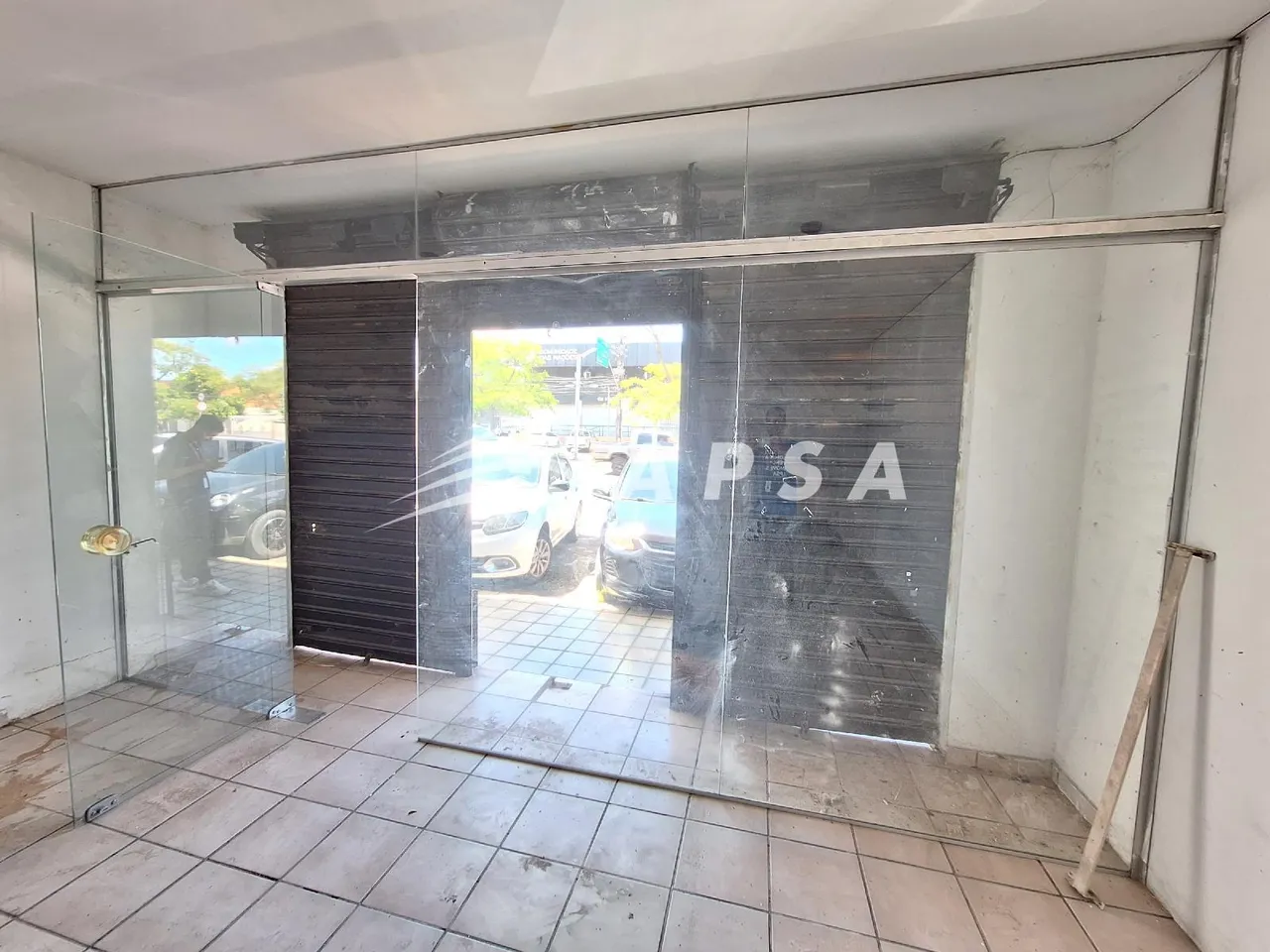 LOJA NA PARANGABA COM 50M², DISPÕE DE BANHEIRO PRIVATIVO, FICA EM UMA ÁREA ESTRATÉGICA COM
