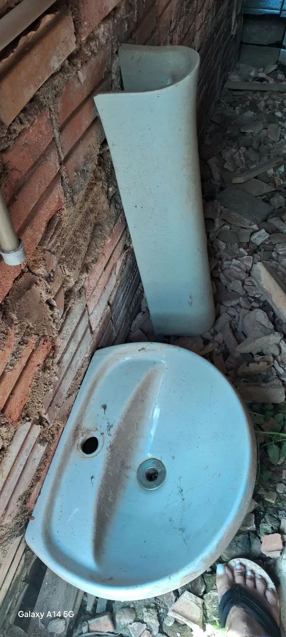 Pia com coluna para banheiro 