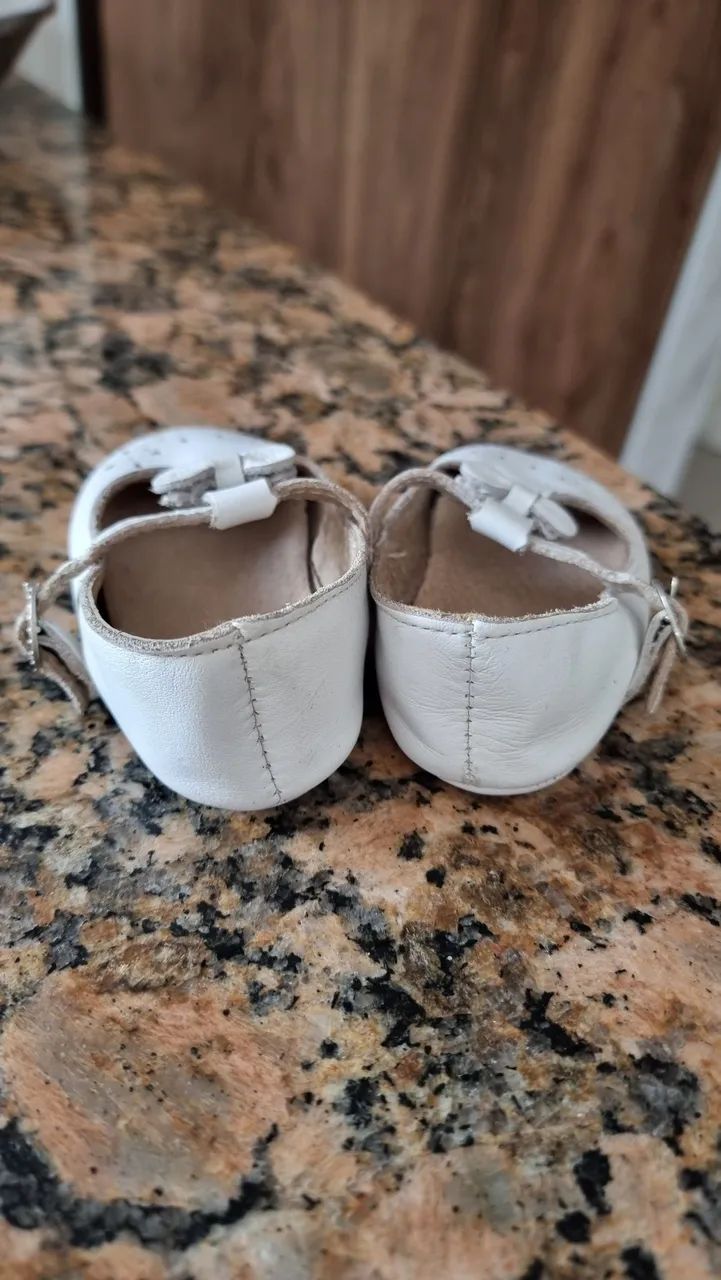 Sapatinhos de Bebê Branco com Detalhes - Foto 5