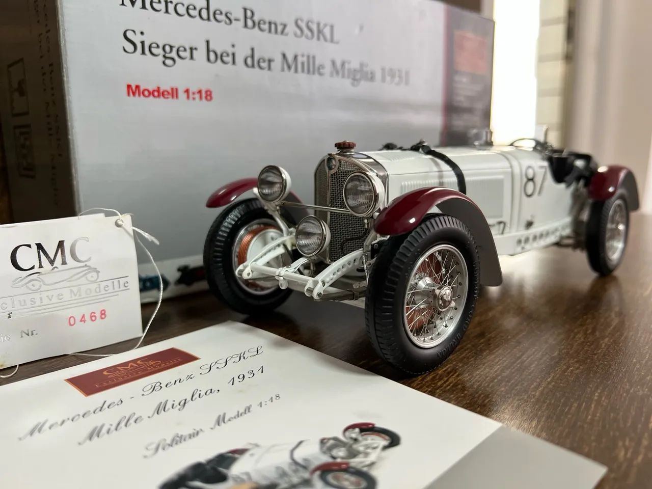 Miniatura Mercedes-Benz SSKL Mille Miglia 1931 - CMC 1:18
