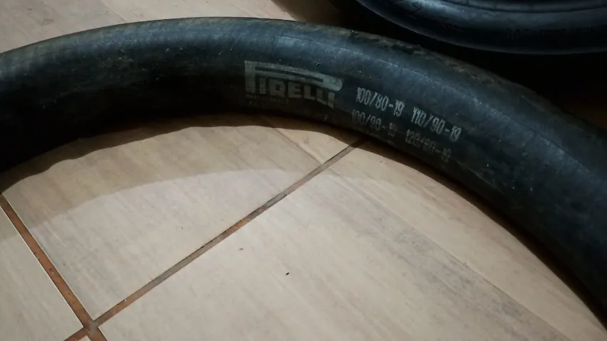 Vendo câmara de ar para pneu de moto aro 19.