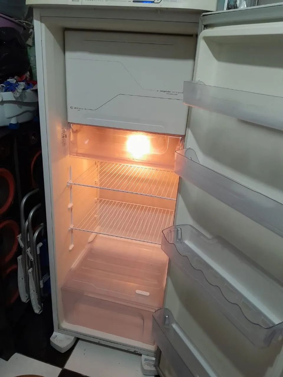 Geladeira em ótimo estado! Electrolux frost free - Foto 2
