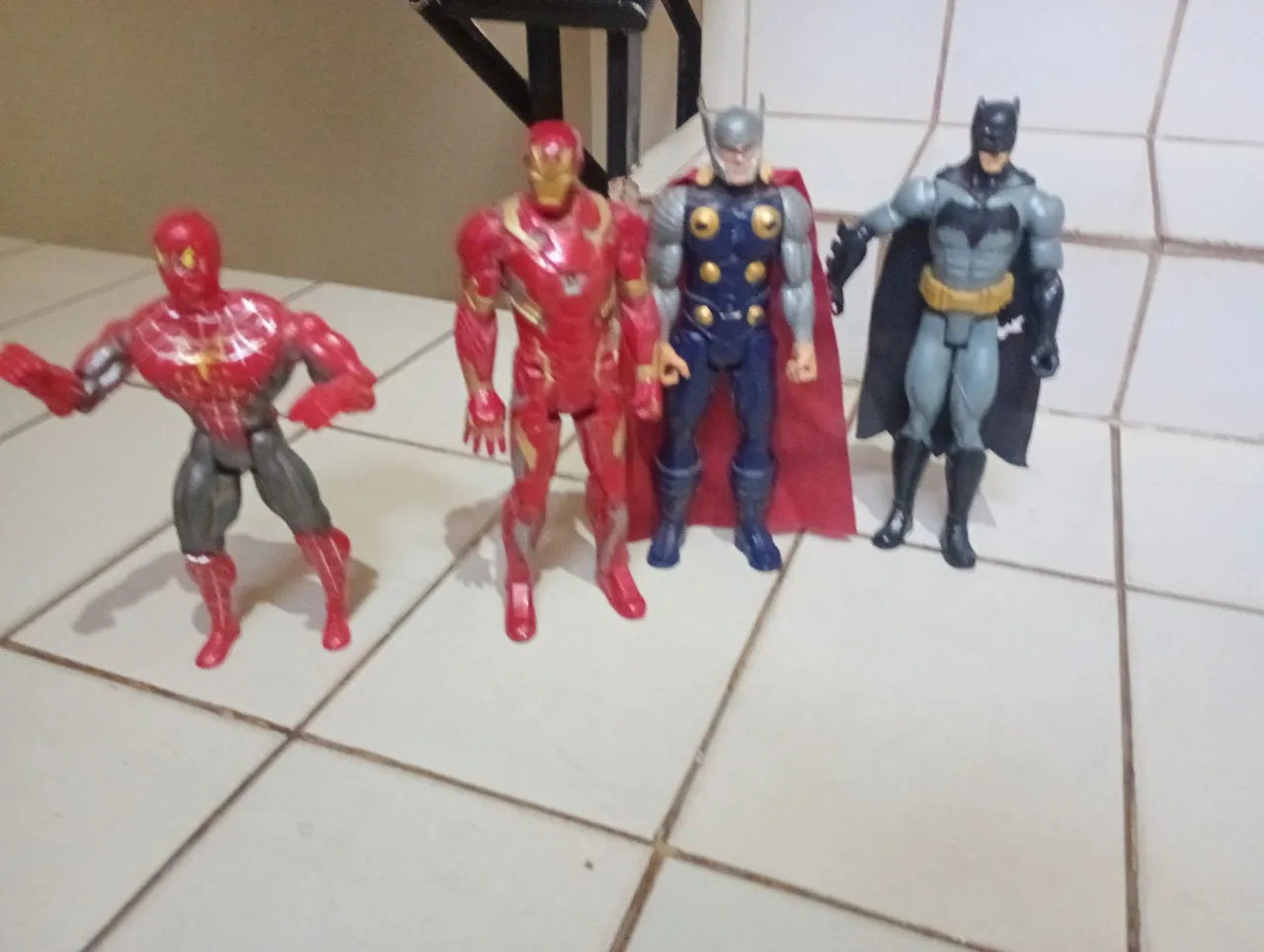Kit da Marvel em bonecos