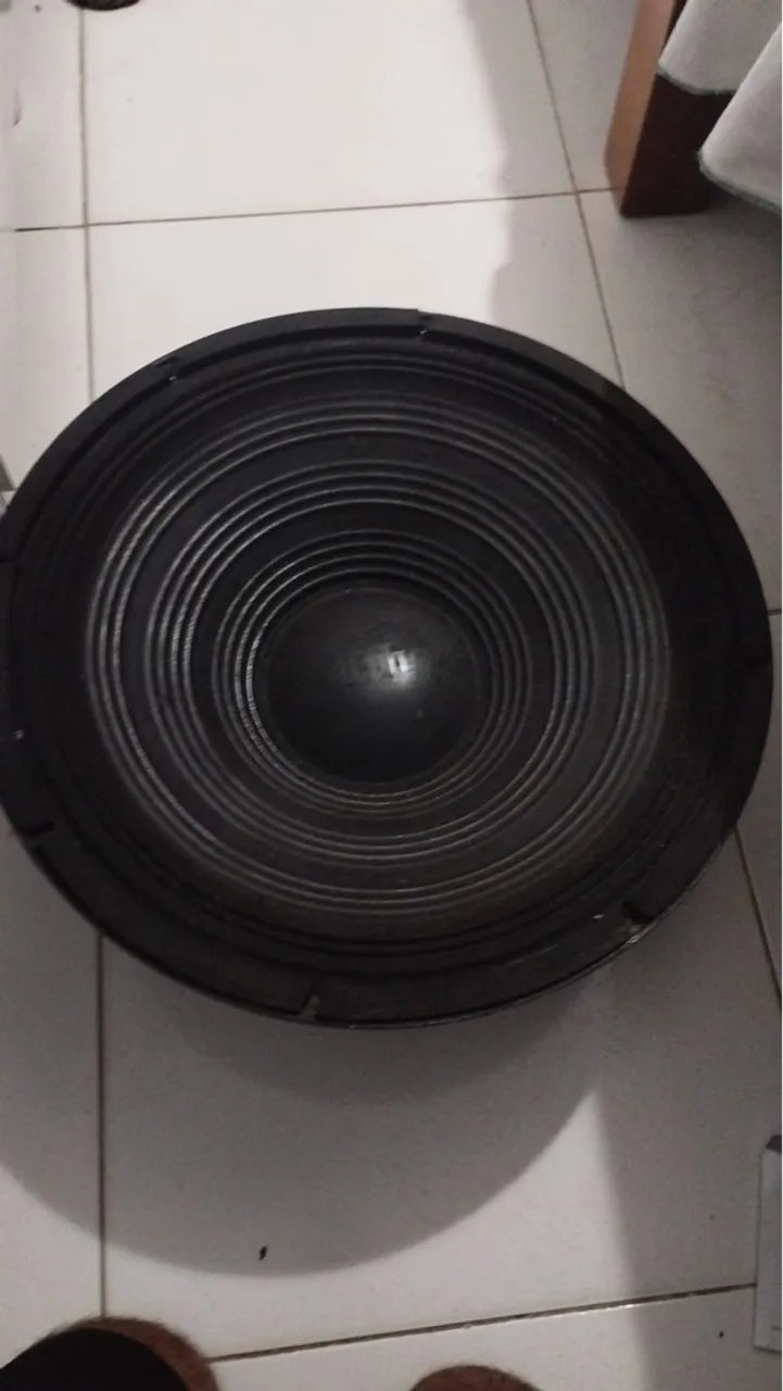 Vendo ou troco um alto-falante de 18 polegadas 4000watts PMPO 1000 watts RMS