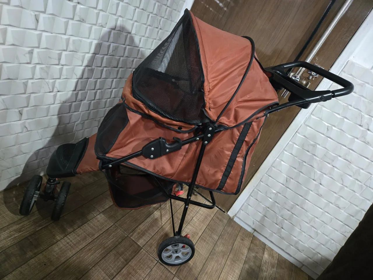 Carrinho para pet com porta copo