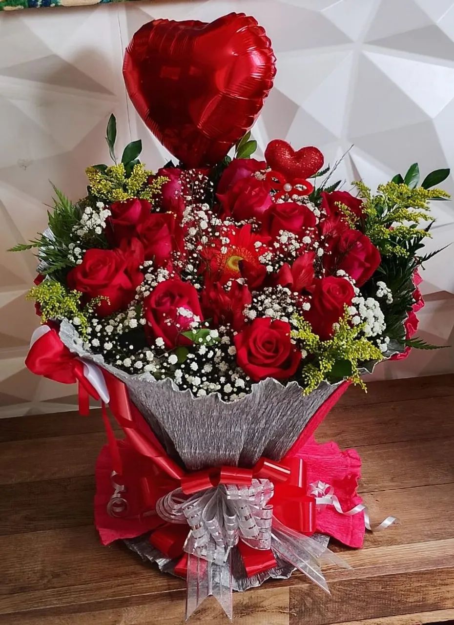 Buquê de 12 rosas vermelhas