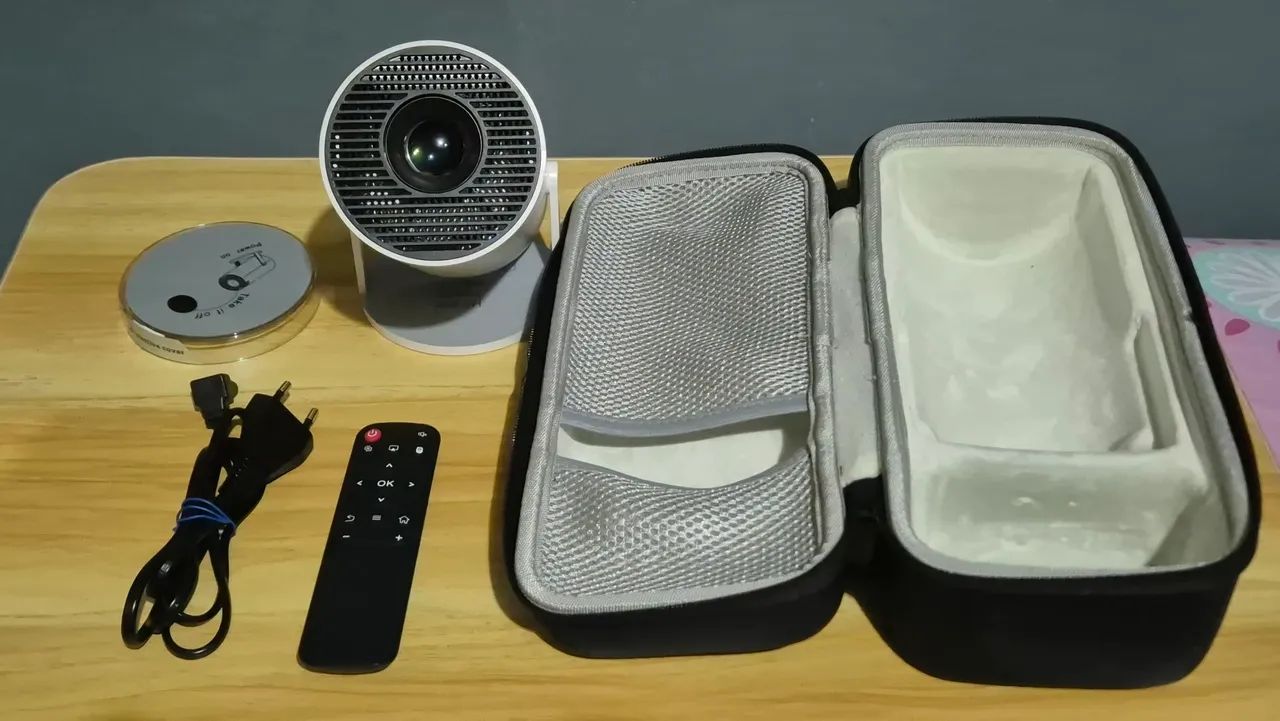 Projetor HY300 pro completo com case de transporte e protetor de lente
