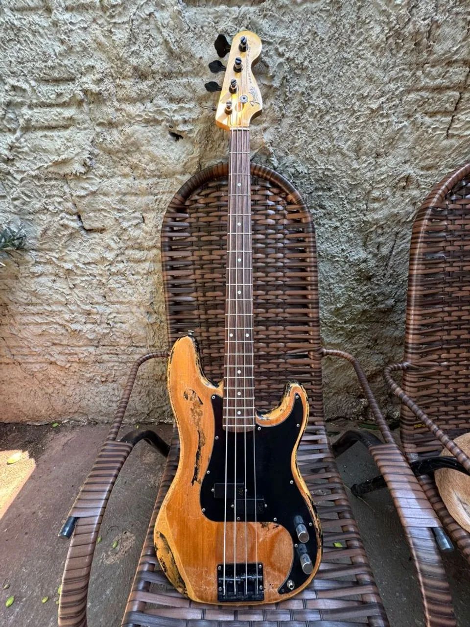 Baixo Squier 