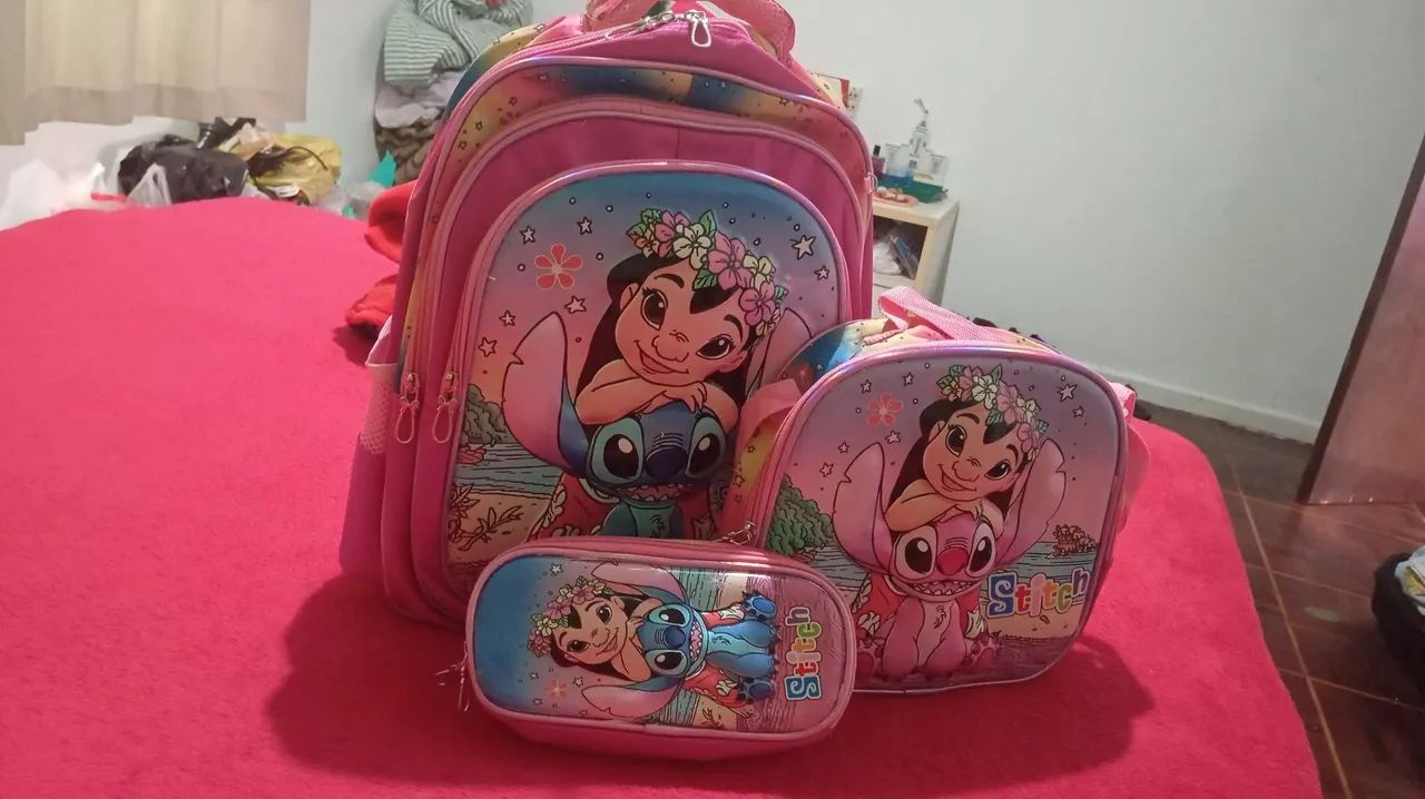 Kit mochila e lancheira e estojo do Stitch e garrafinha do unicórnio - Foto 2