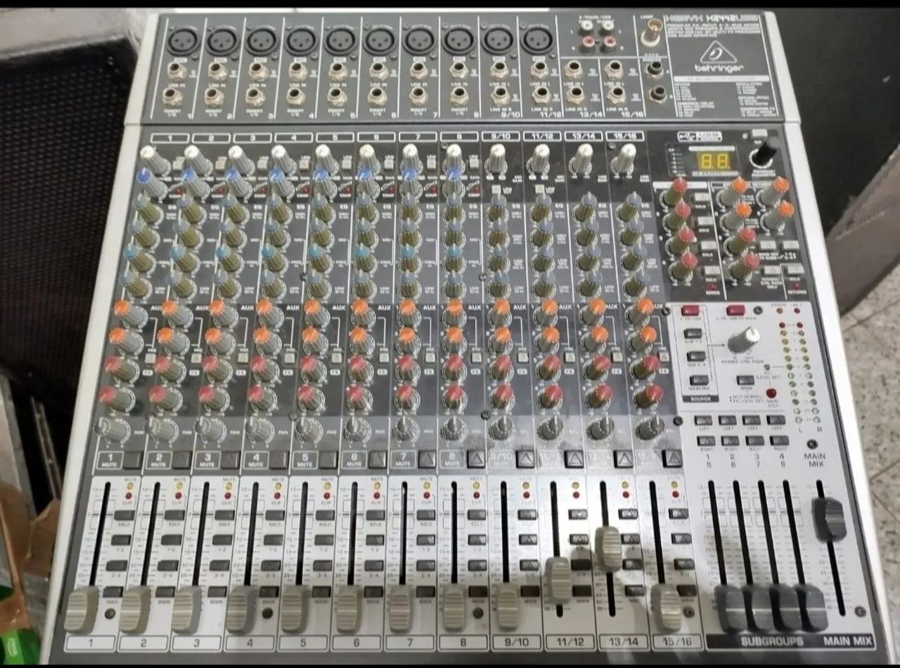 Mesa de som Behringer  - Foto 2
