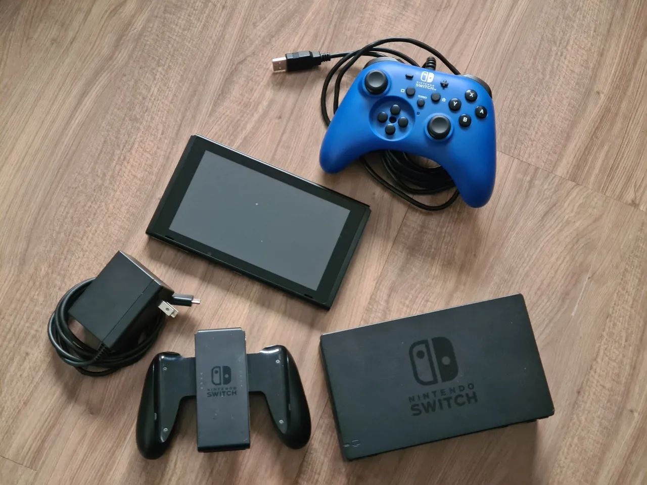 Nintendo Switch sem joycons + controle USB