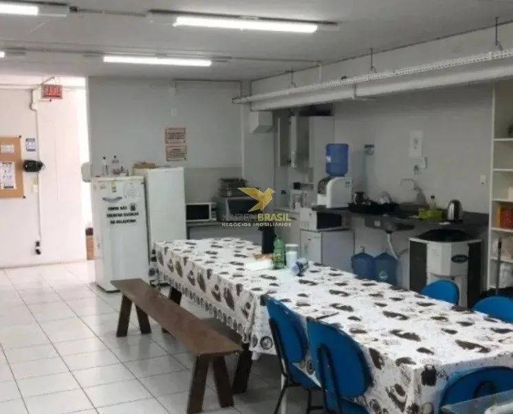 Galpão com área total de 1354 m² com 2 entradas em Forquilhas - São José - SC - Foto 5