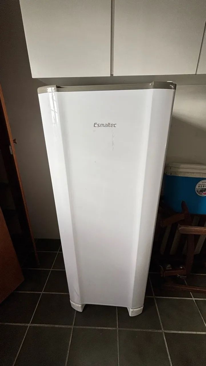 Geladeira Esmaltec uma porta