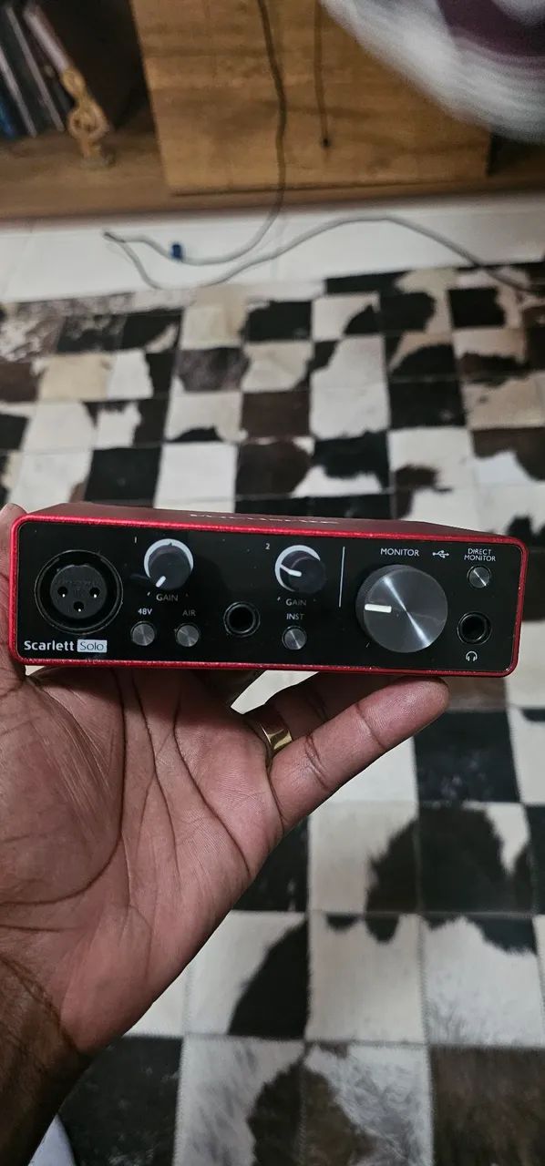 Focusrite Scarlet Solo 3 geração muito nova - Microfones e