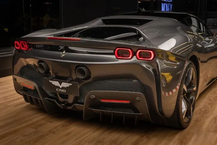 Ferrari SF 90 STRADALE 4.0 V8 Bi-Turbo (Híbrido), foto 17 de 18