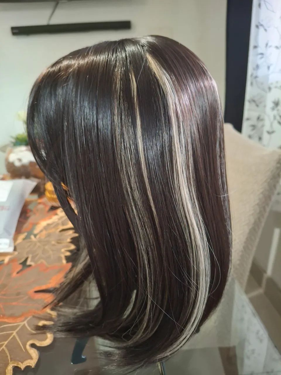 PERUCA CHANEL COM FRANJA E MECHAS LOIRA - Foto 2