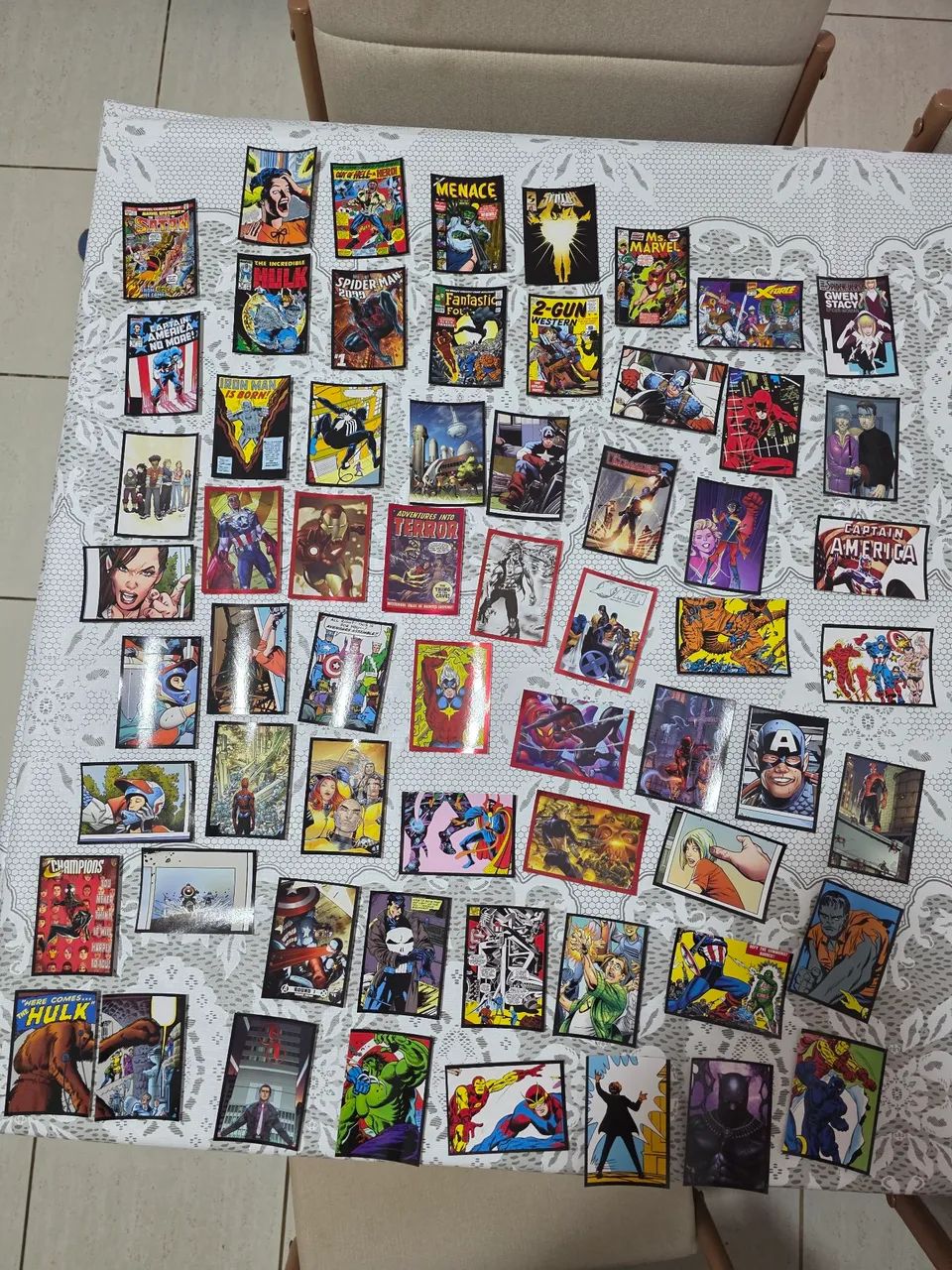 Figurinhas e cards Marvel anniversary